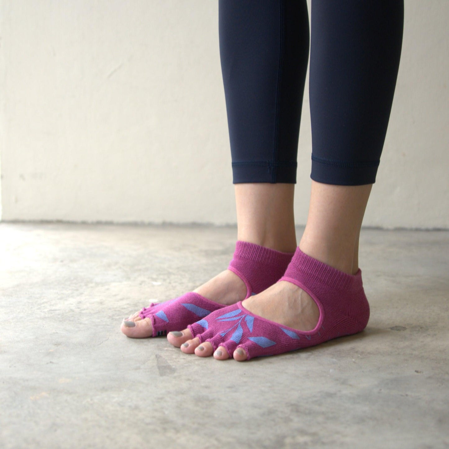 Toeless Ankle Grip Socks (Purple Floral) - Balanced Studio